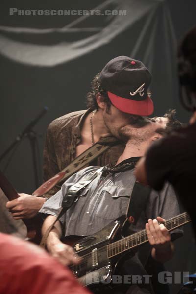 BLACK LIPS - 2009-11-06 - PARIS - La Cigale - Cole Alexander - Ian Brown